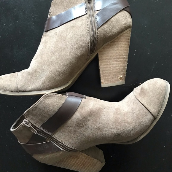 💙Carlos Tan Suede Booties - Picture 2 of 5